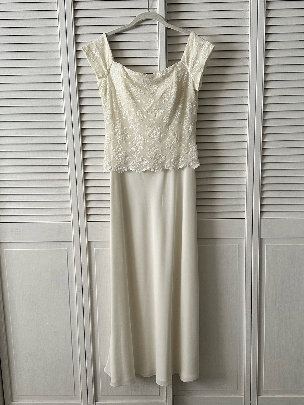 Cachet | Vintage Chadwick’s Ivory Lace Off Shoulder Wedding Gown Dress Size 12P
